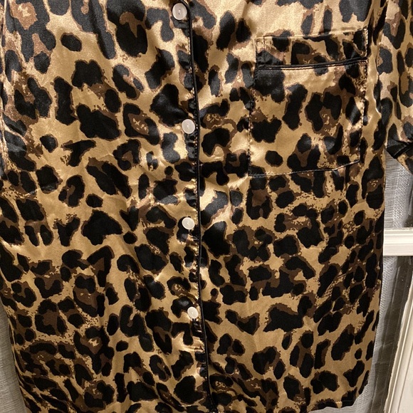 Cheetah Satin Pajama Short Set. Sz: Medium - Picture 7 of 14